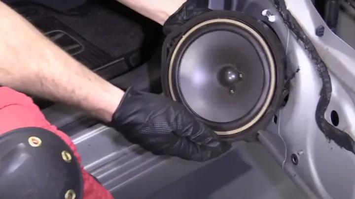 How Much Does It Cost to Fix Speakers in a Car: Expert Breakdown