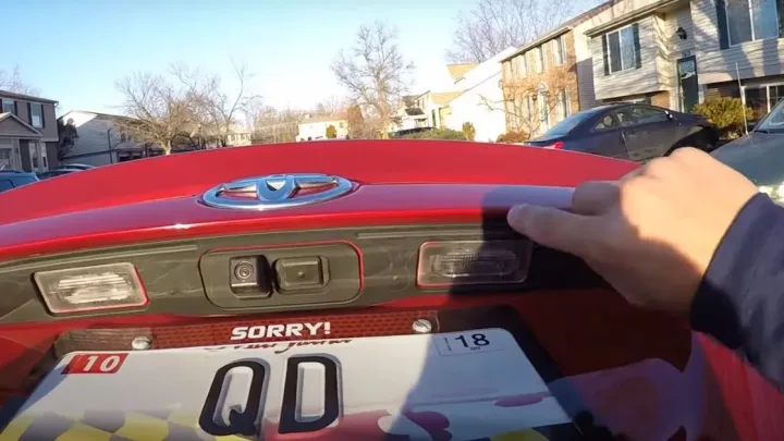 How to Replace Your Car'S License Plate Lamp Like a Pro