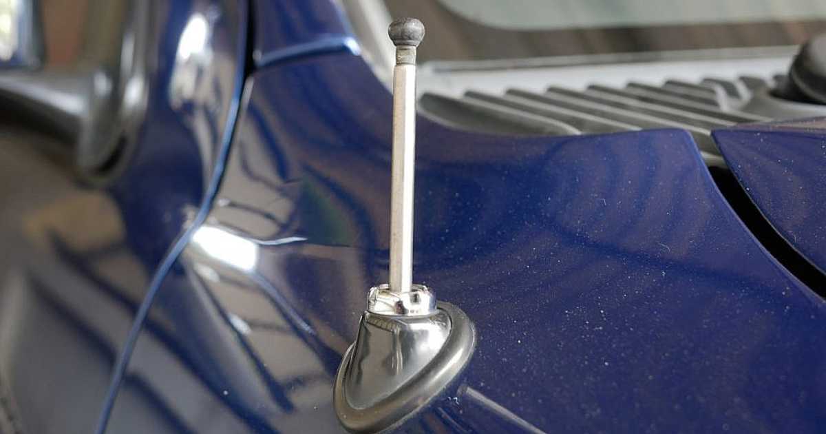 Installation Of A Car Antenna Assembly